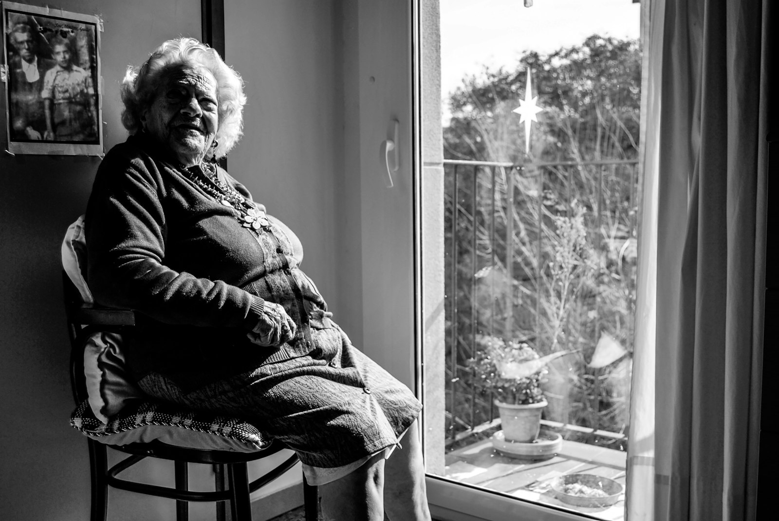 Home - in-home care san diego - elderly woman sitting in warm sunlight near a window Elderly woman sitting in warm sunlight near a window